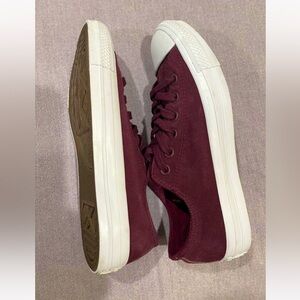 Converse Suede Low Top Shoes 8 NWOT